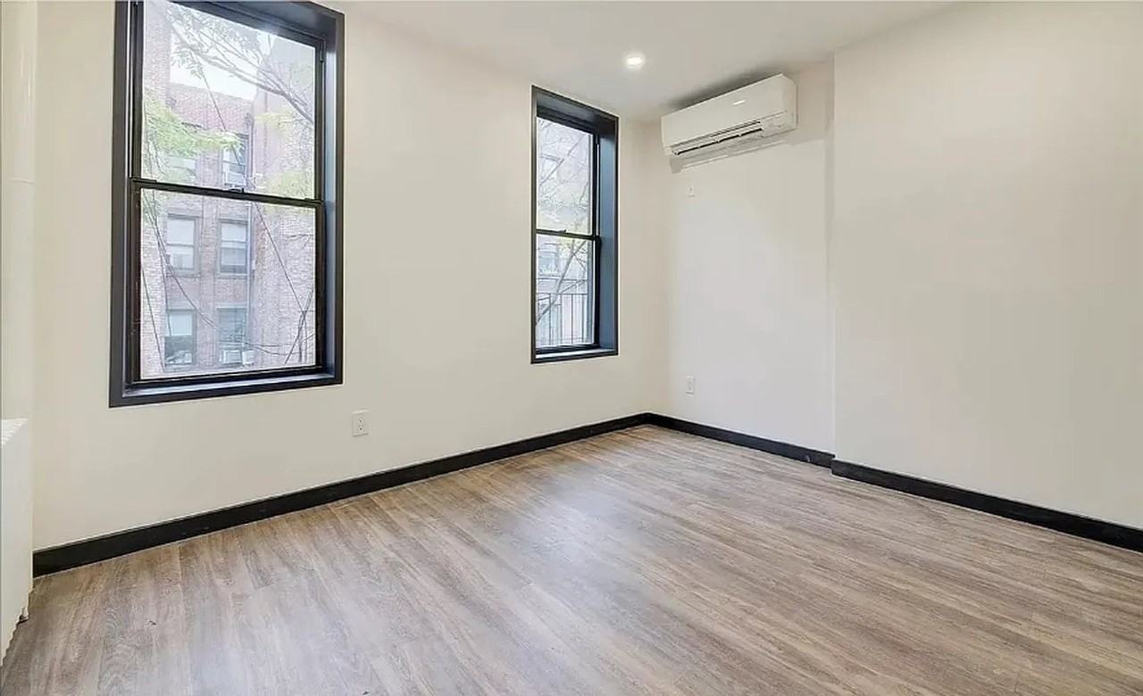 439 W 46th St #4D - Photo 3 of 6