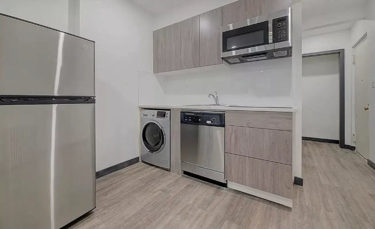 439 W 46th St #4D - Photo 4 of 6