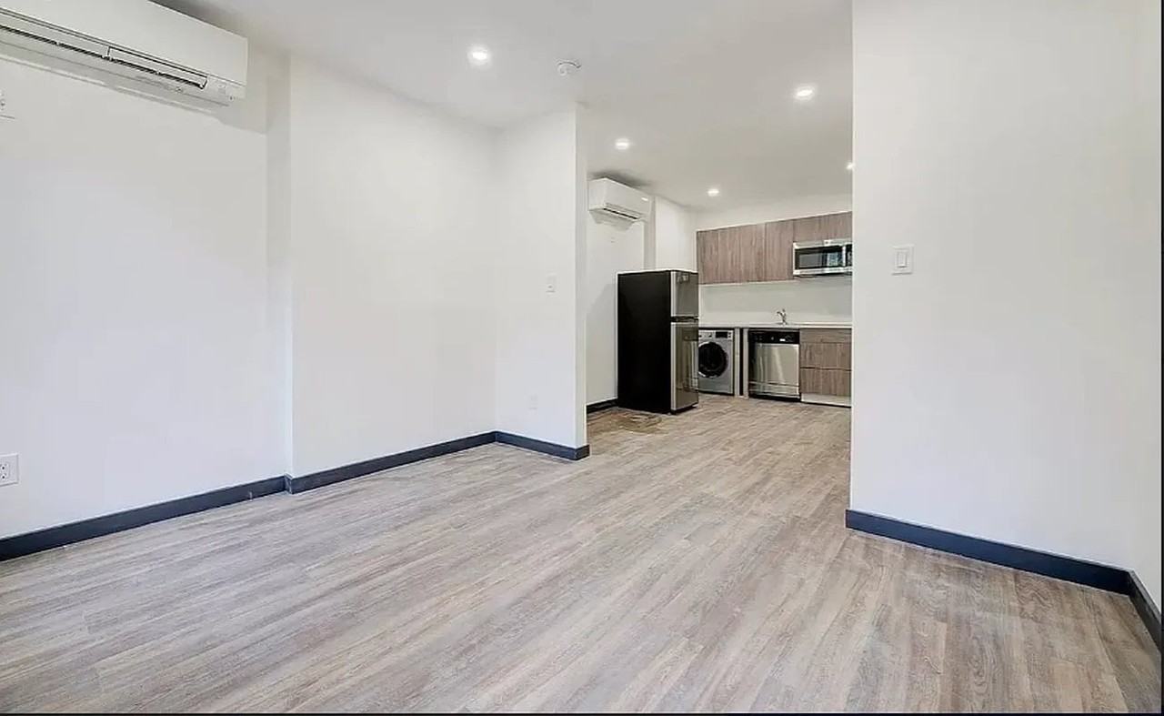 439 W 46th St #4D - Photo 5 of 6