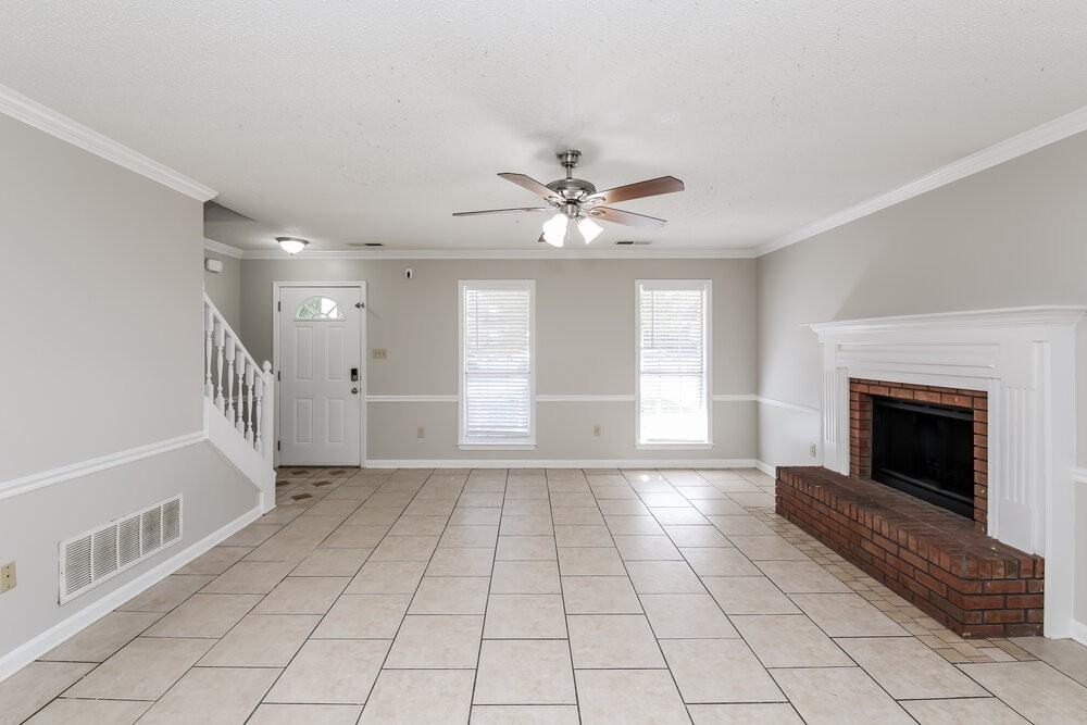 10156 Phillips Dr - Photo 5 of 17