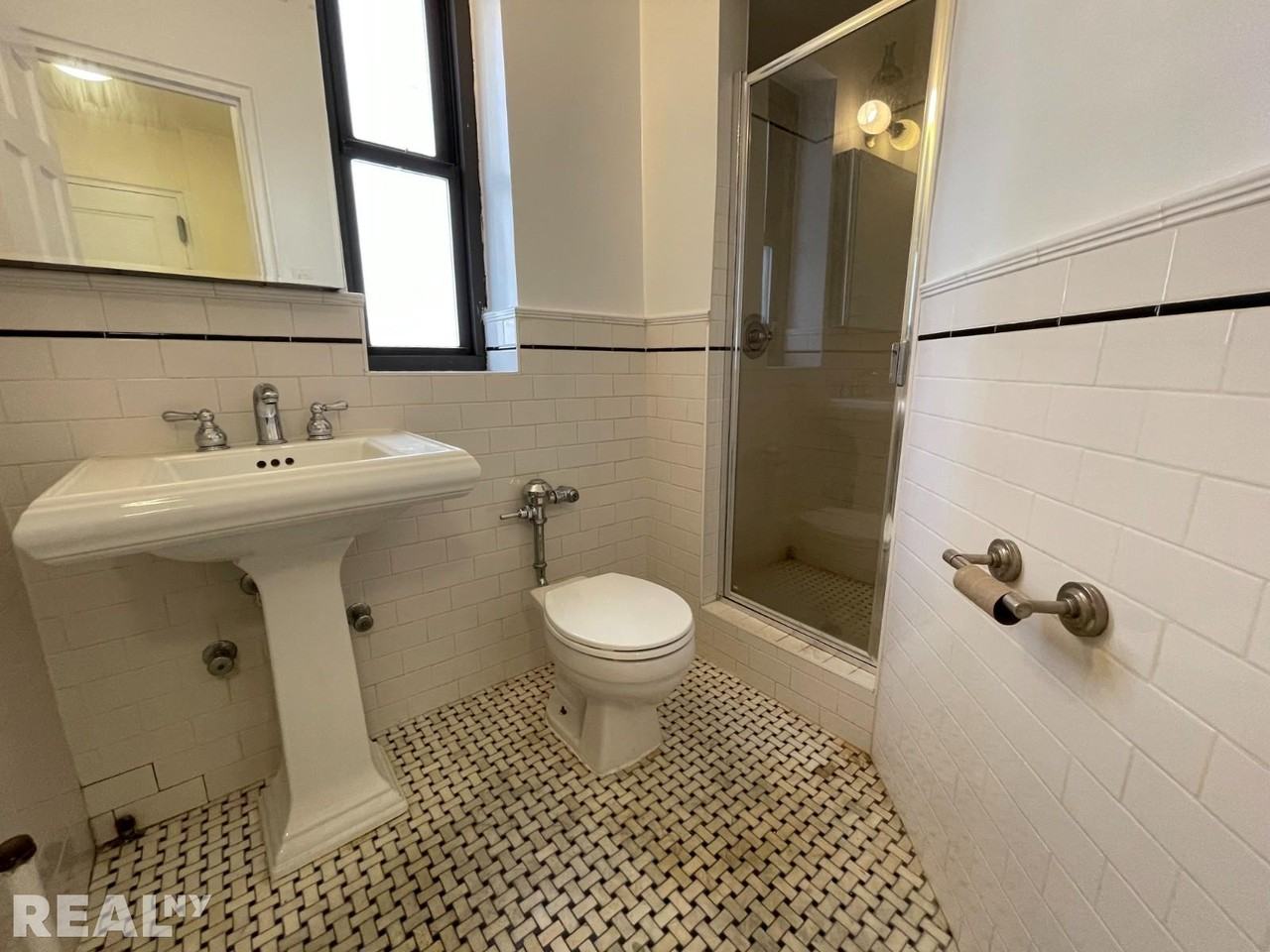 141 E 56th St - Photo 3 of 5