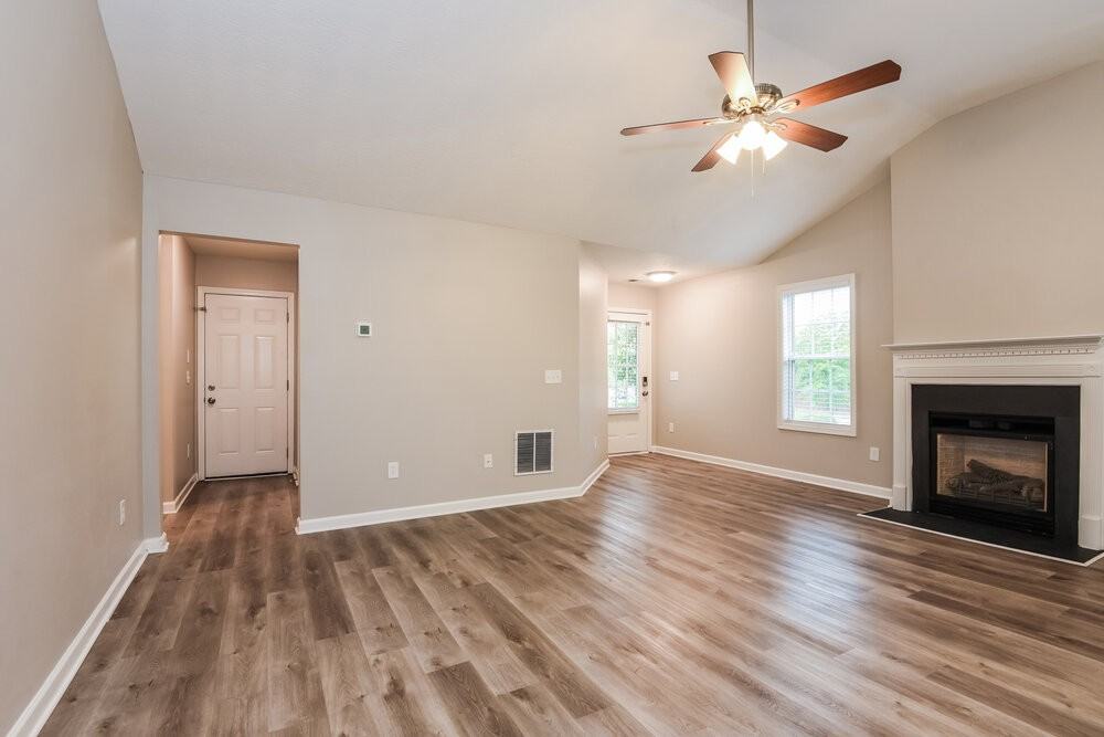 412 Redwood Trl - Photo 4 of 16