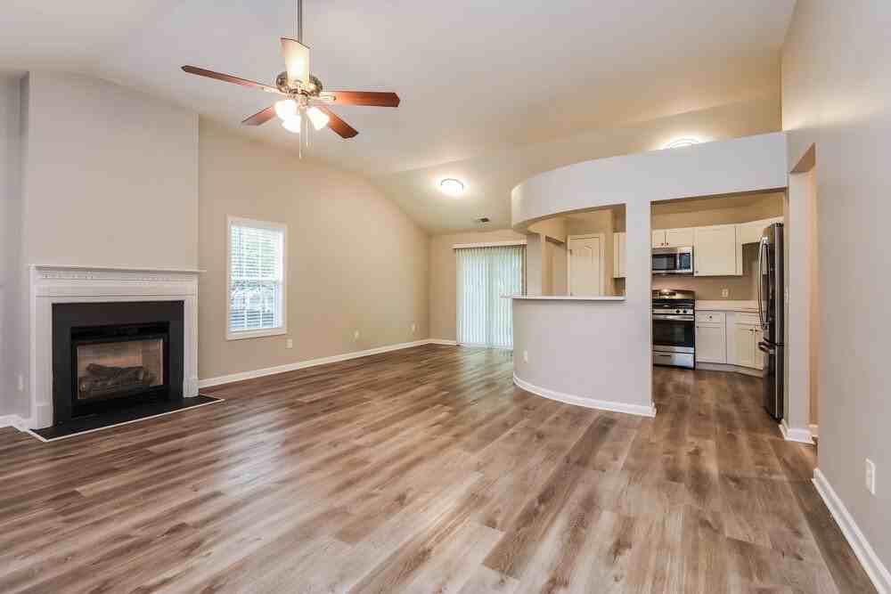 412 Redwood Trl - Photo 5 of 16