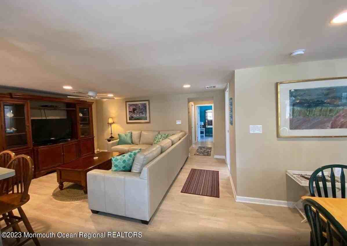 17 Sampson Avenue unit: Lower - Photo 3 of 15