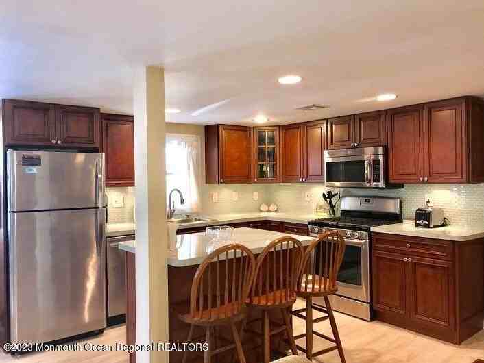 17 Sampson Avenue unit: Lower - Photo 5 of 15