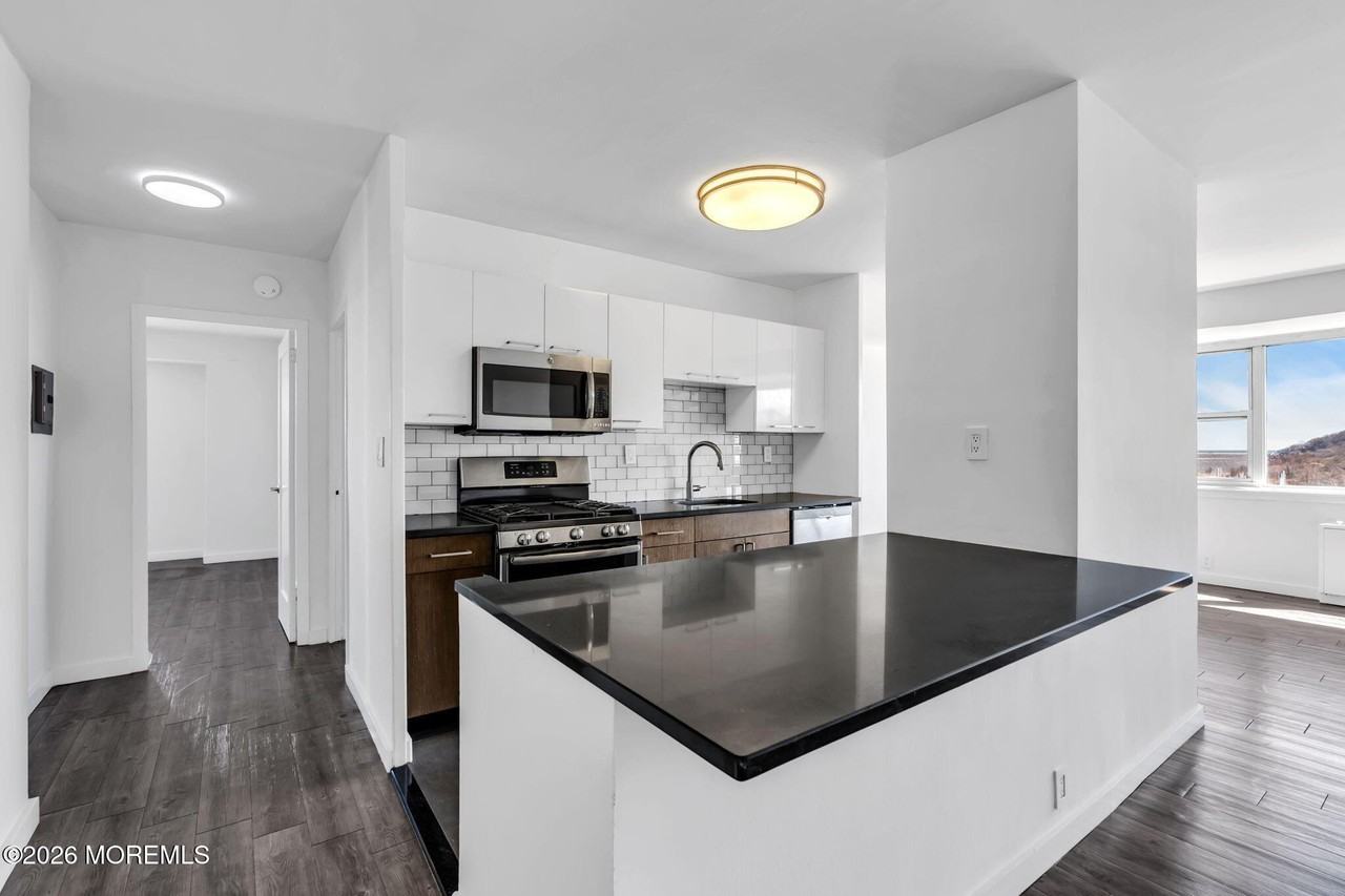 10 Ocean Blvd Apt 10e - Photo 2 of 42