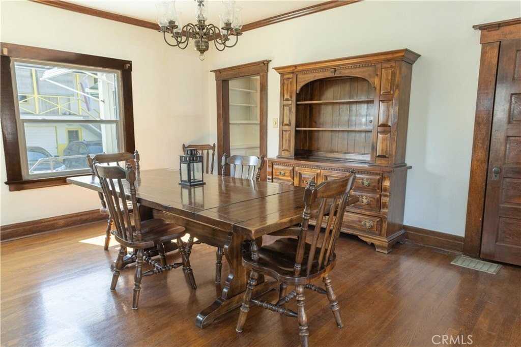 321 S 2nd St - Photo 7 of 30