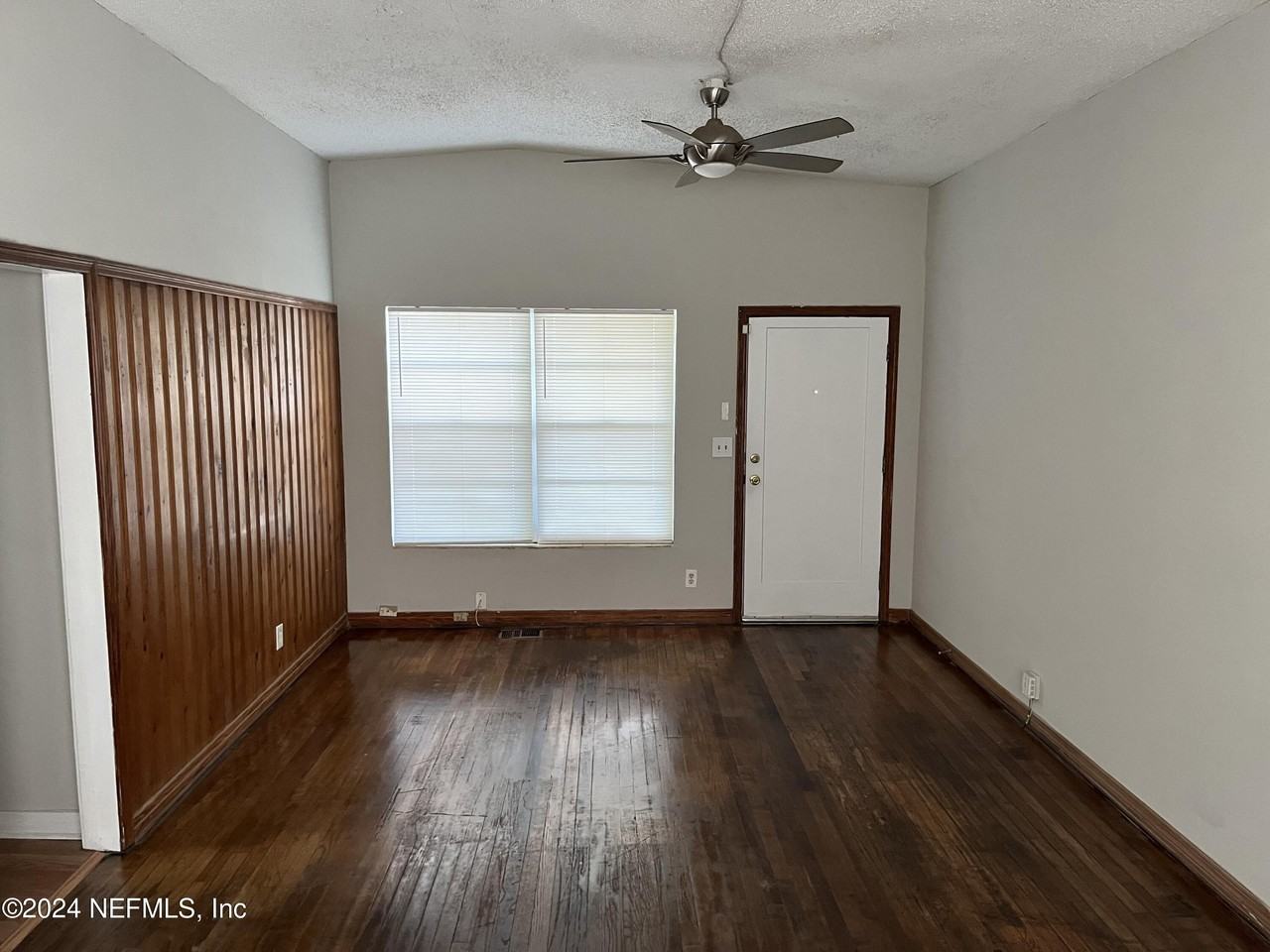 10255 Swarthmore Dr - Photo 4 of 18