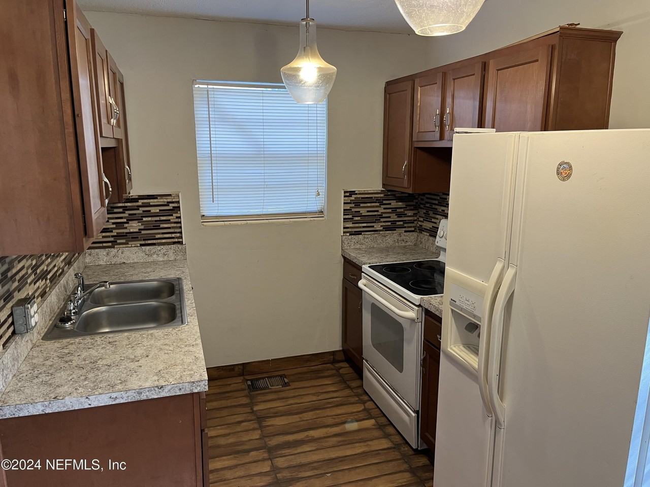 10255 Swarthmore Dr - Photo 7 of 18