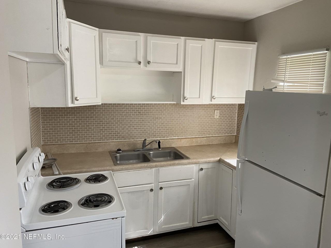 5366 Baycrest Rd - Photo 3 of 15