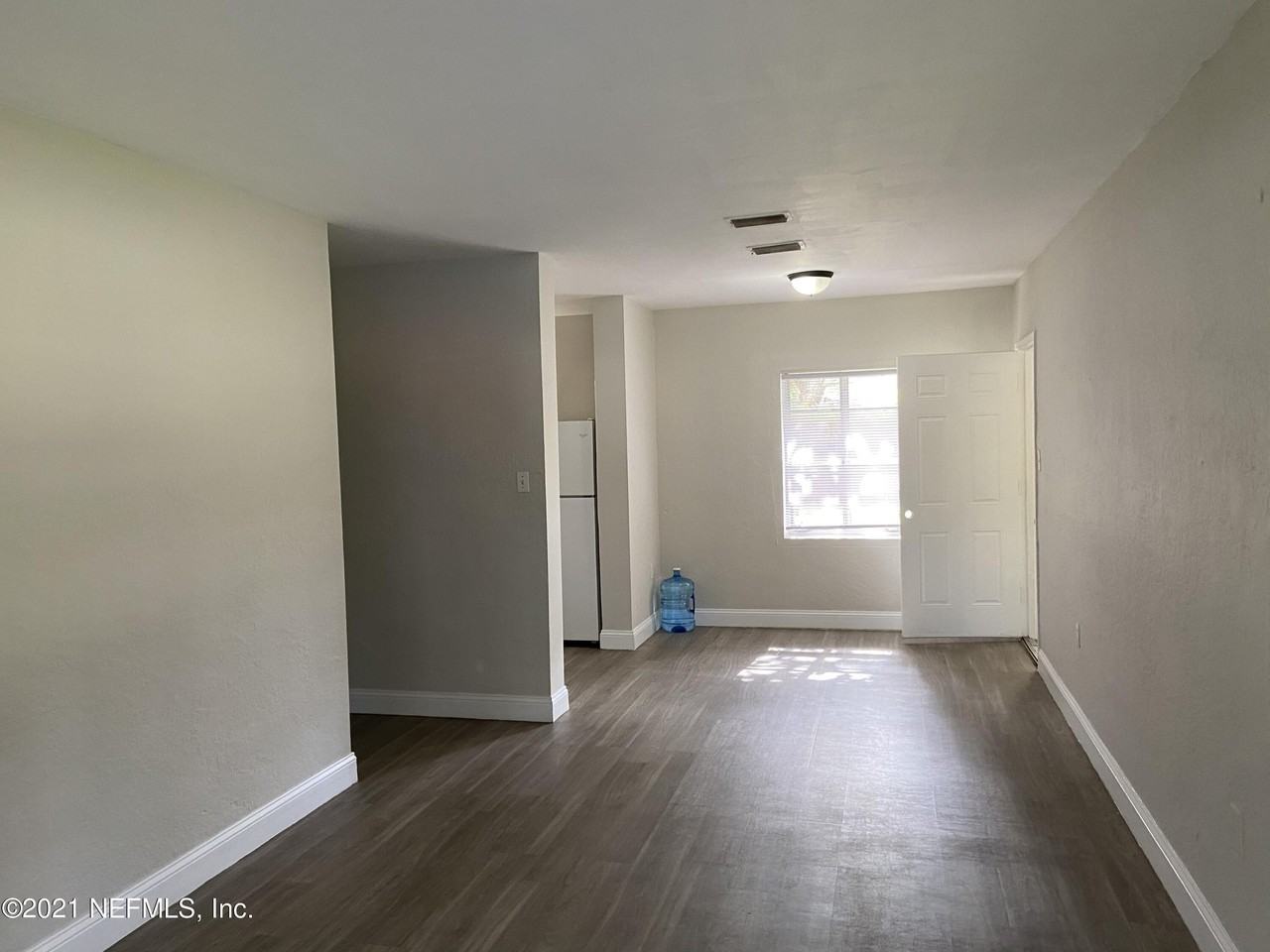 5366 Baycrest Rd - Photo 4 of 15