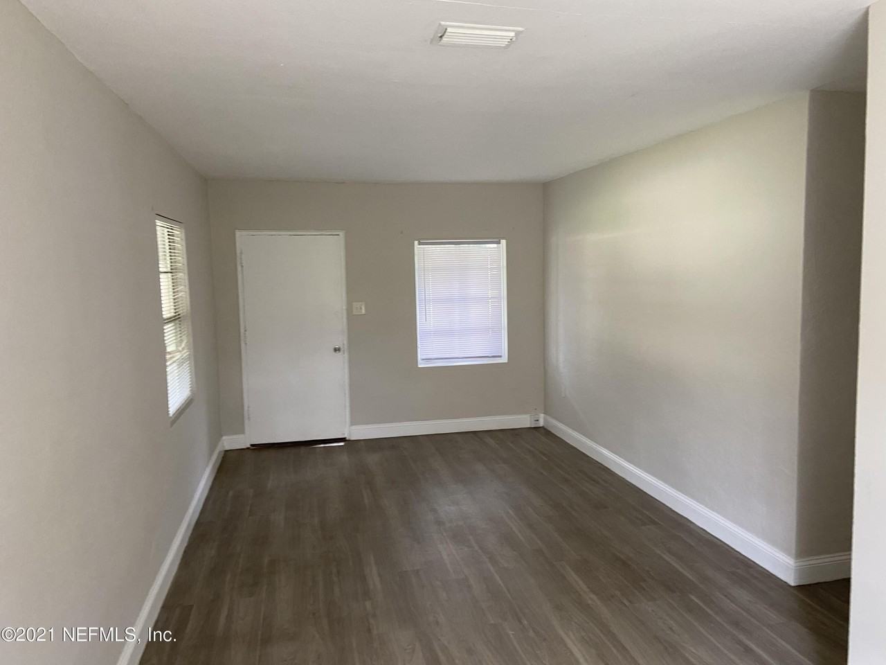 5366 Baycrest Rd - Photo 5 of 15