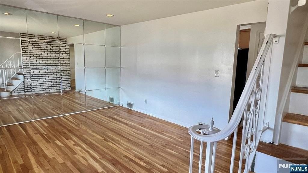 228 Philip Ave - Photo 2 of 27