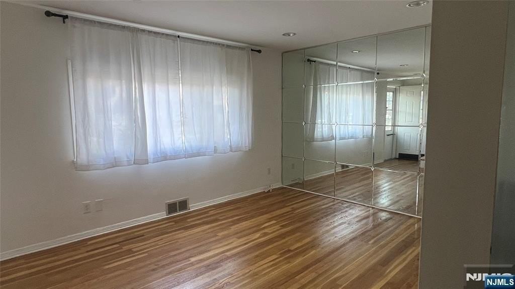 228 Philip Ave - Photo 3 of 27