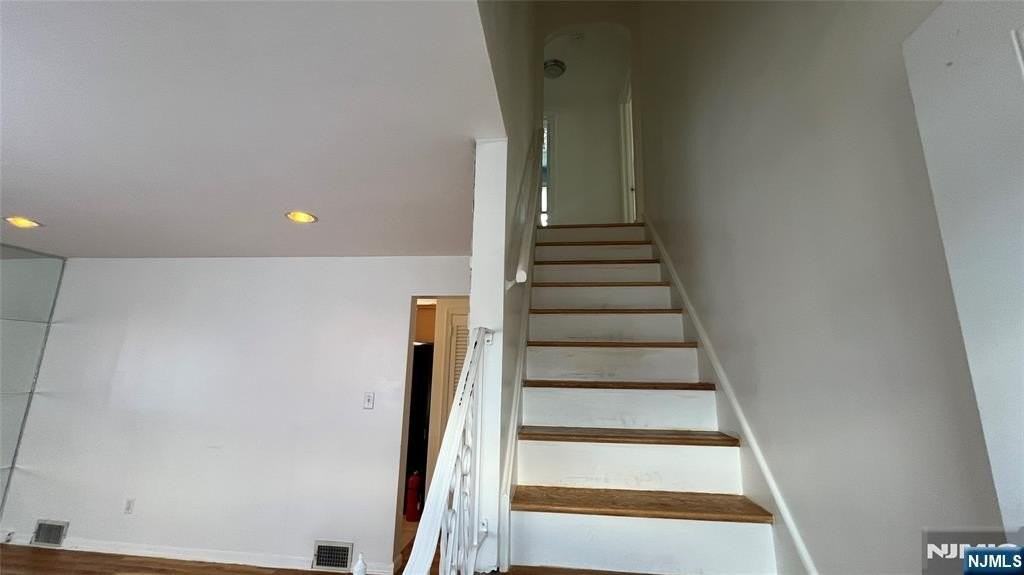 228 Philip Ave - Photo 4 of 27