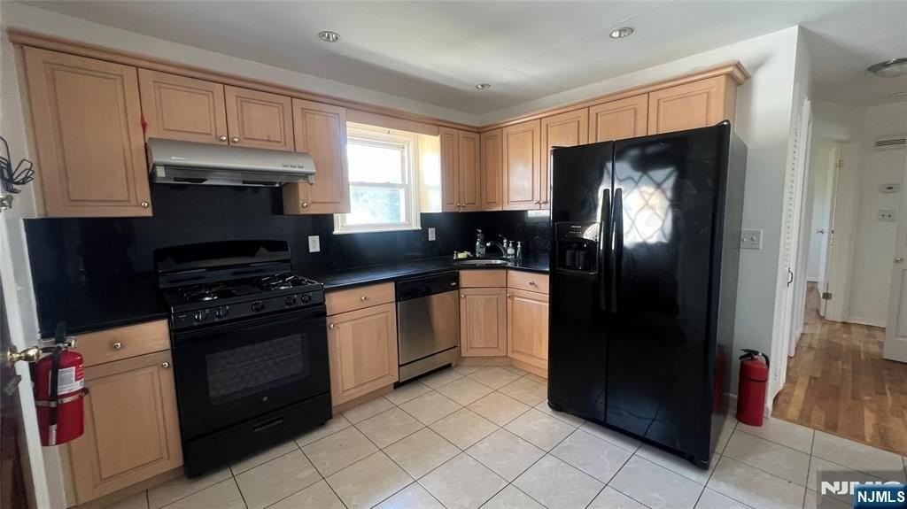 228 Philip Ave - Photo 7 of 27