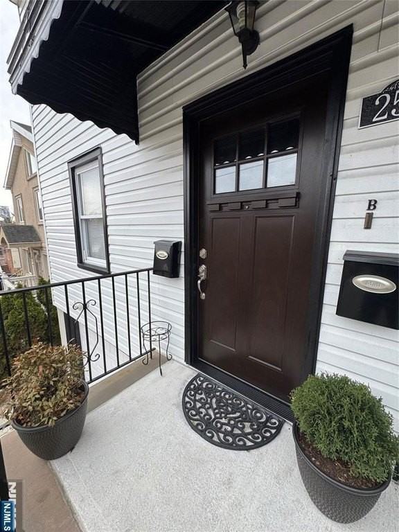 256 Coolidge Ave - Photo 5 of 22