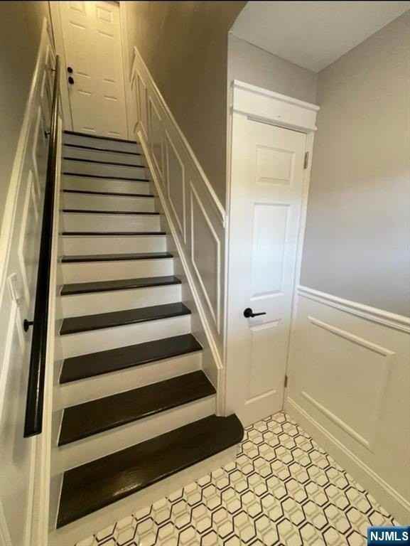 256 Coolidge Ave - Photo 6 of 22