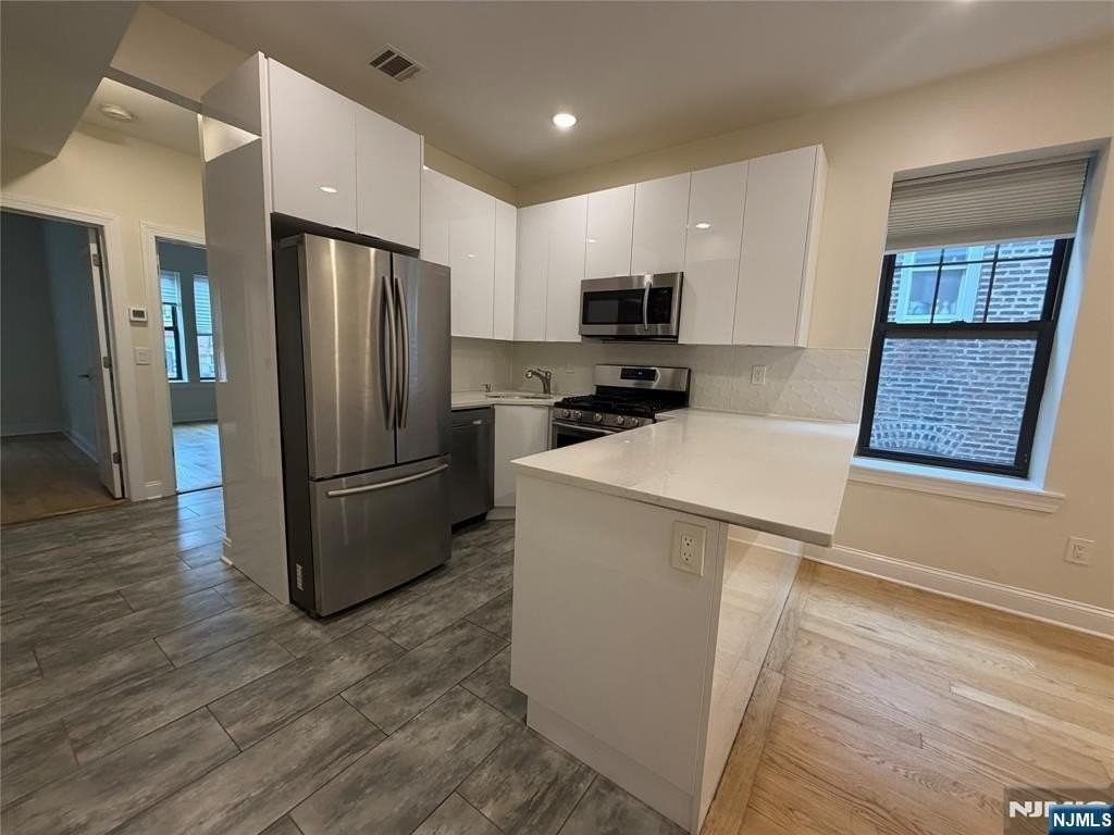 84 Van Wagenen Ave Apt 2r - Photo 3 of 14