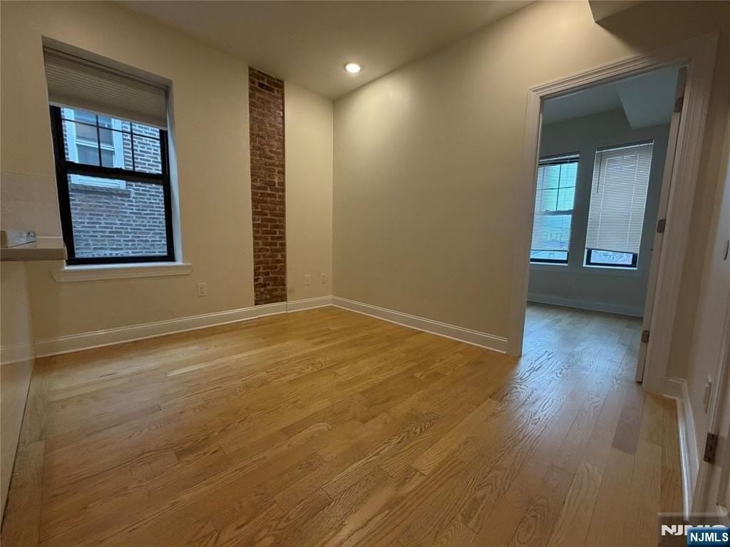 84 Van Wagenen Ave Apt 2r - Photo 6 of 14