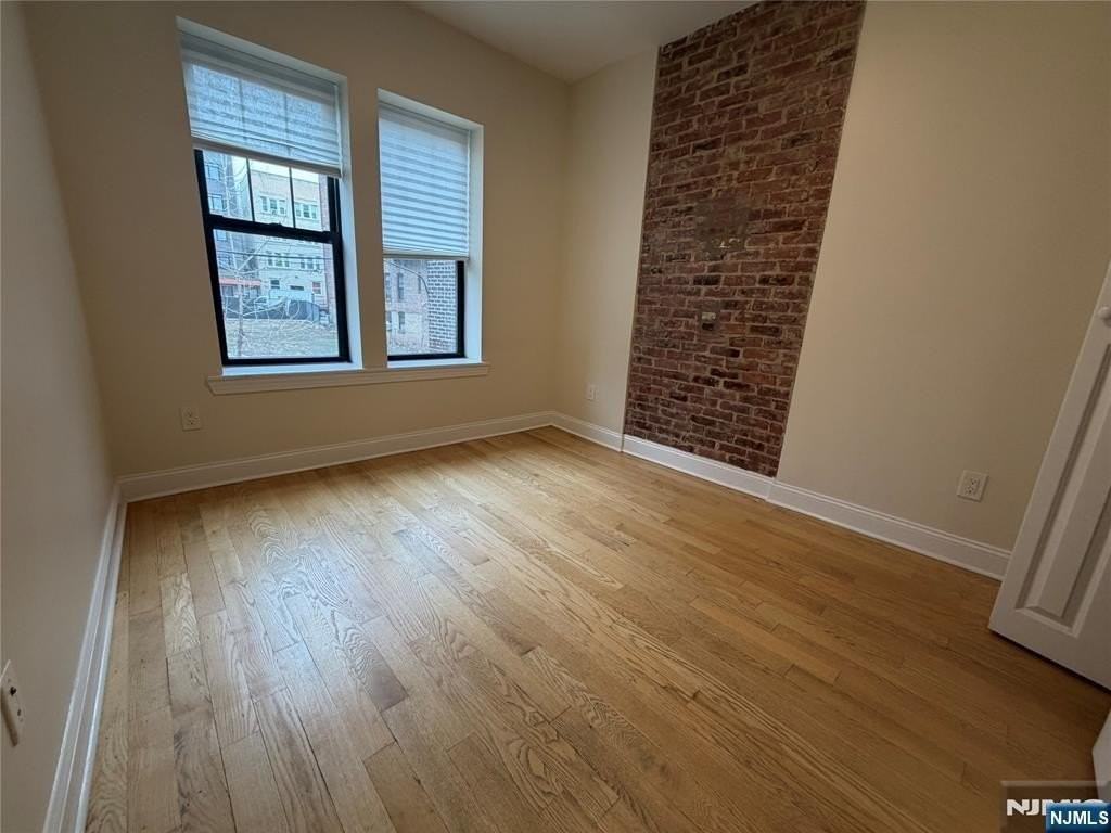 84 Van Wagenen Ave Apt 2r - Photo 7 of 14
