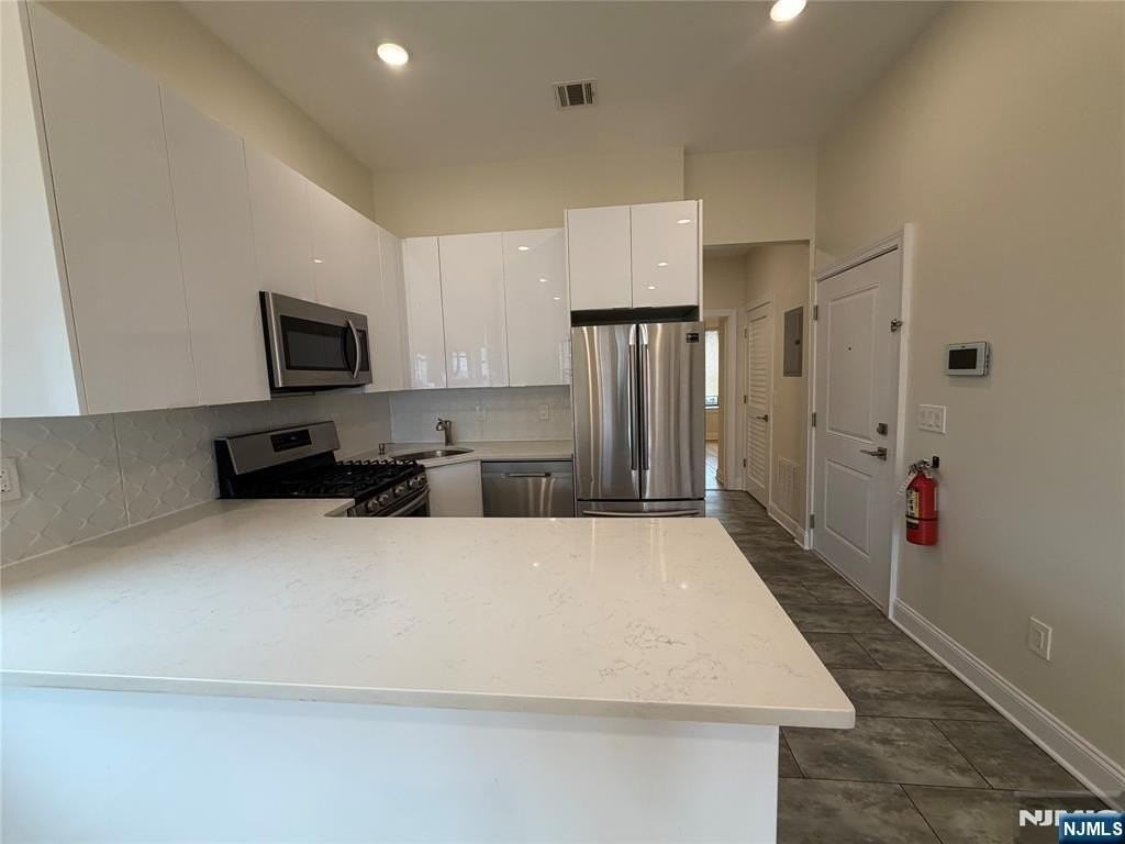 84 Van Wagenen Ave Apt 3l - Photo 5 of 13