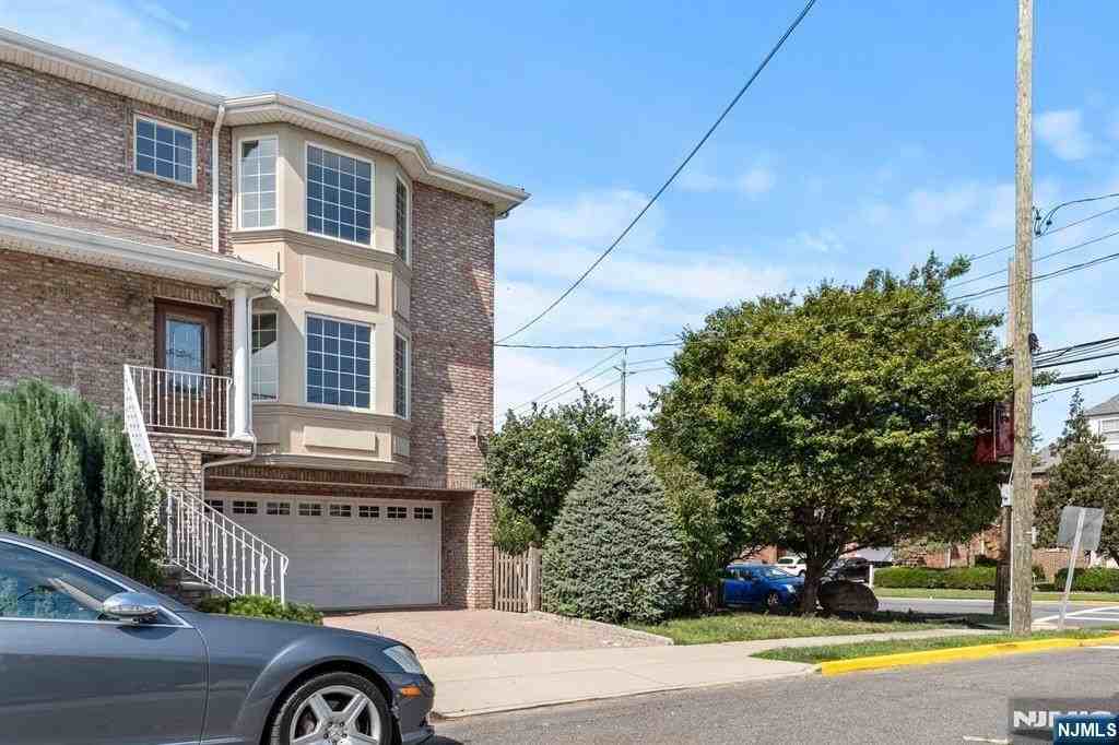 48 E Central Blvd - Photo 3 of 41