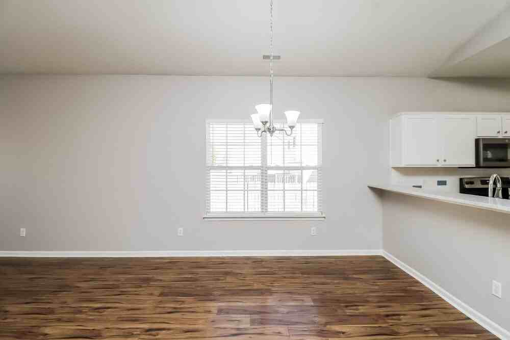 110 Peterborough Dr - Photo 4 of 16