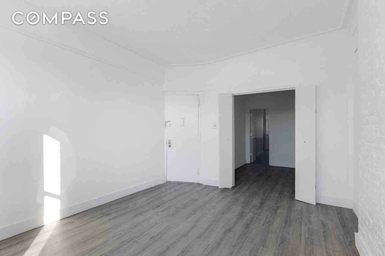 639 President St #5R - Photo 7 of 9