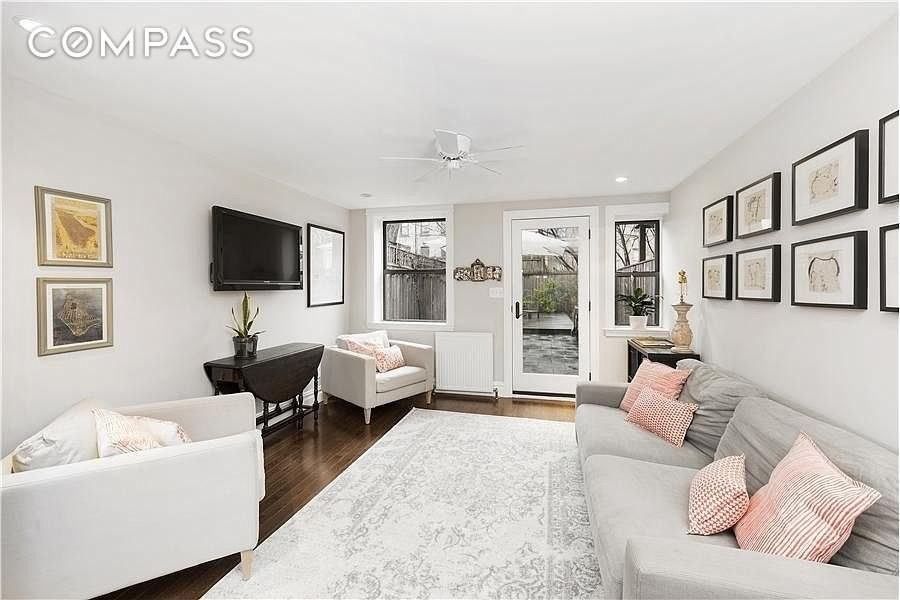 180 Adelphi St - Photo 2 of 7