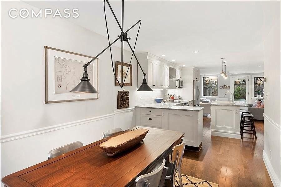 180 Adelphi St - Photo 3 of 7