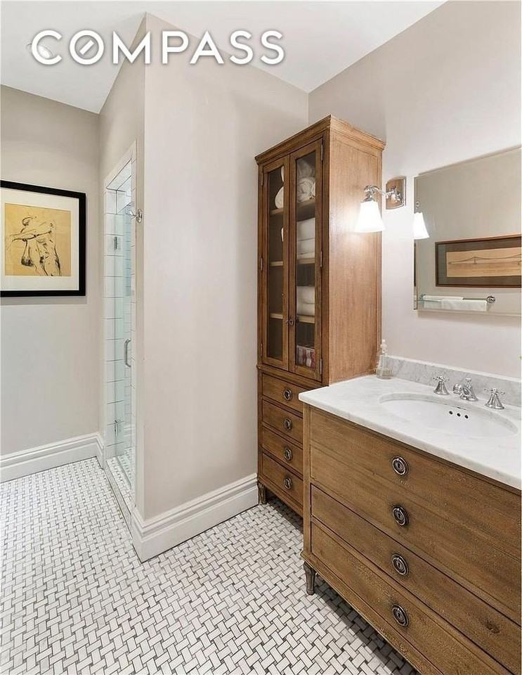 180 Adelphi St - Photo 5 of 7