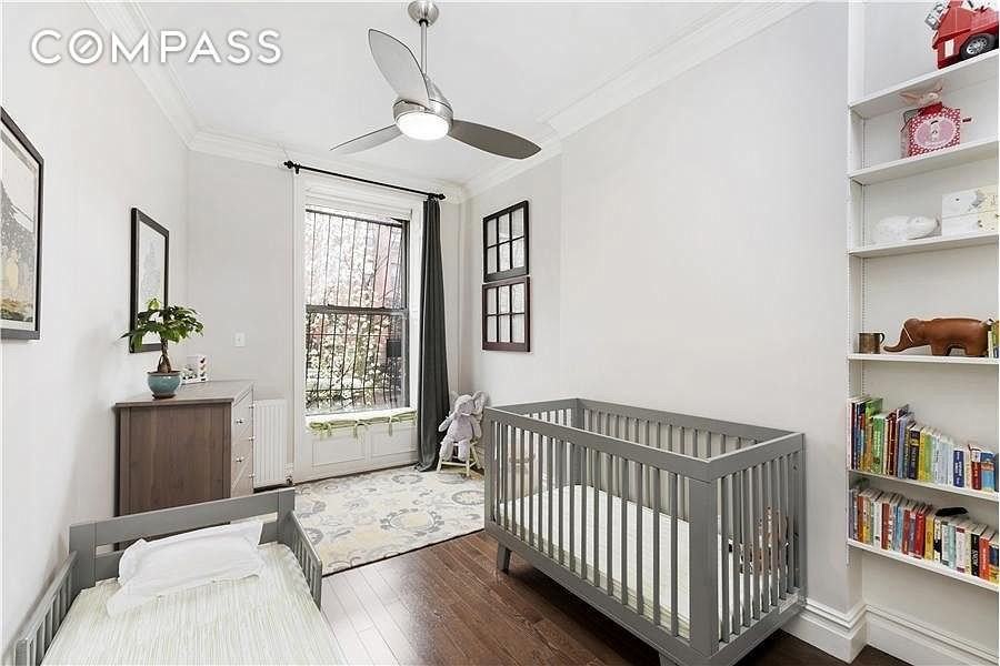 180 Adelphi St - Photo 6 of 7