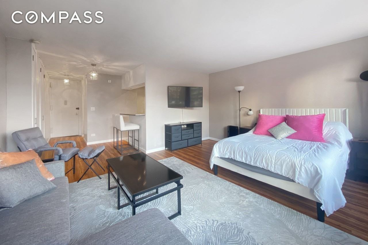 343 E 30th St #7E - Photo 3 of 13