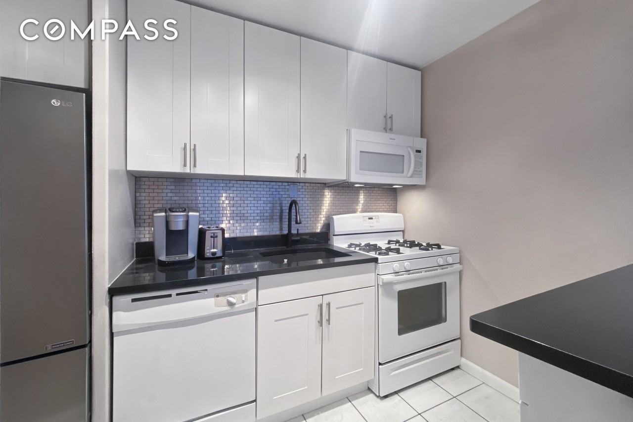 343 E 30th St #7E - Photo 4 of 13