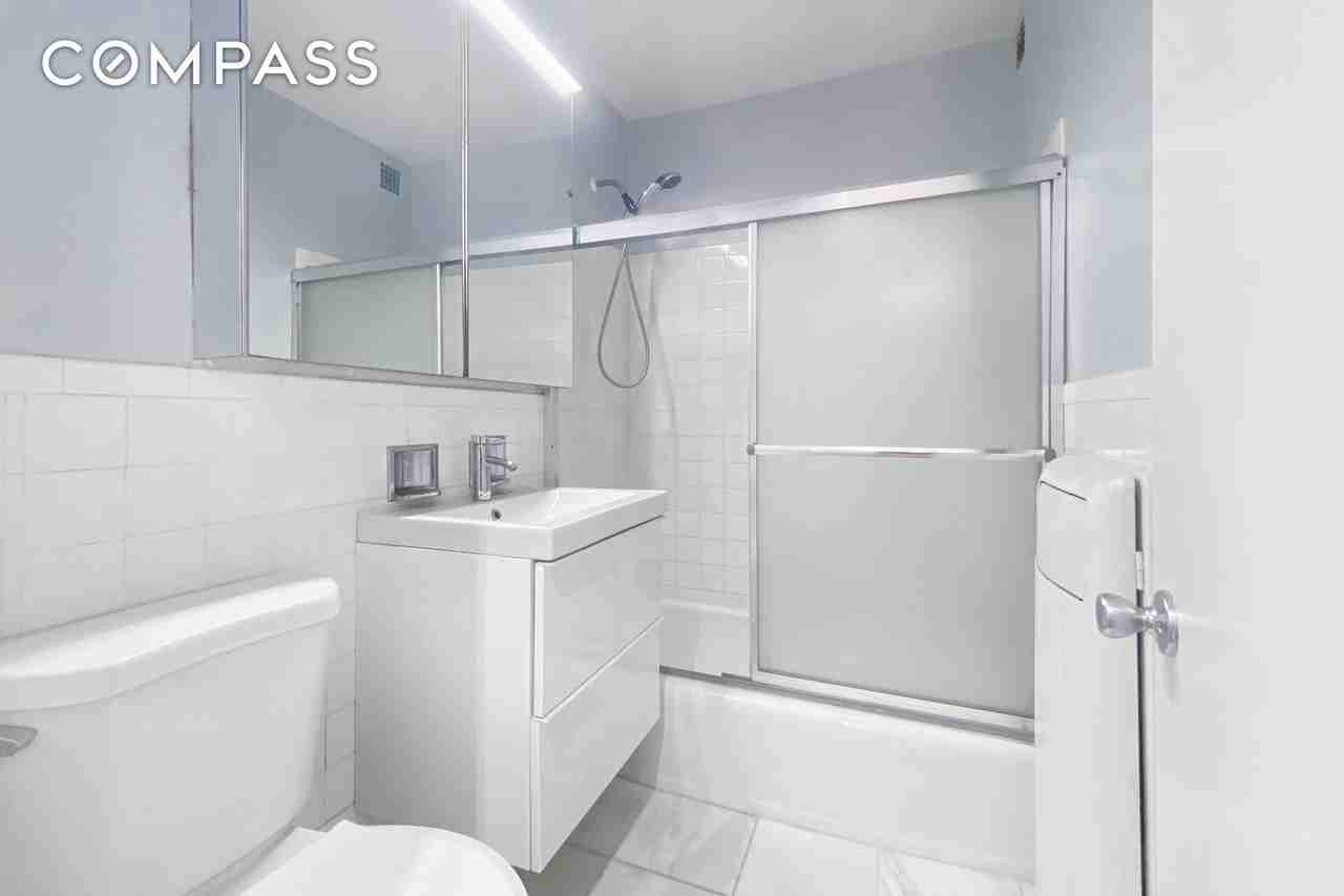 343 E 30th St #7E - Photo 5 of 13