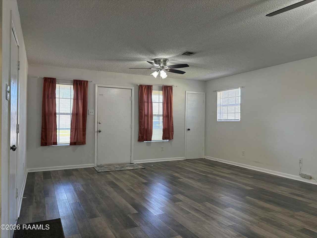 205 Brookwood Cir - Photo 3 of 15