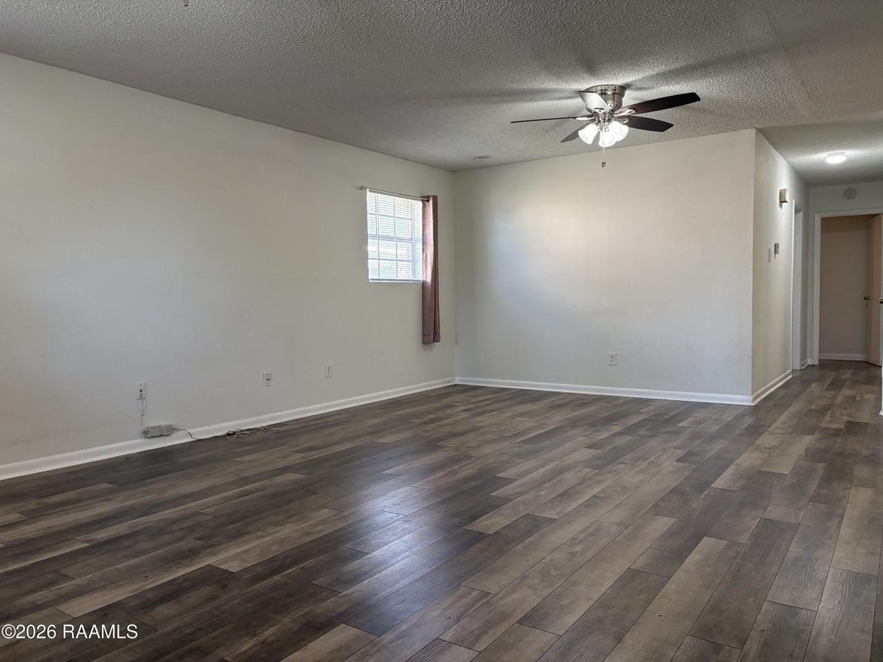 205 Brookwood Cir - Photo 4 of 15