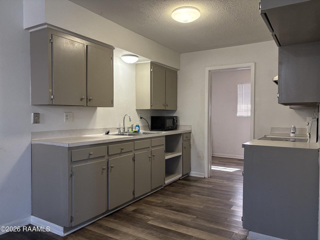 205 Brookwood Cir - Photo 5 of 15