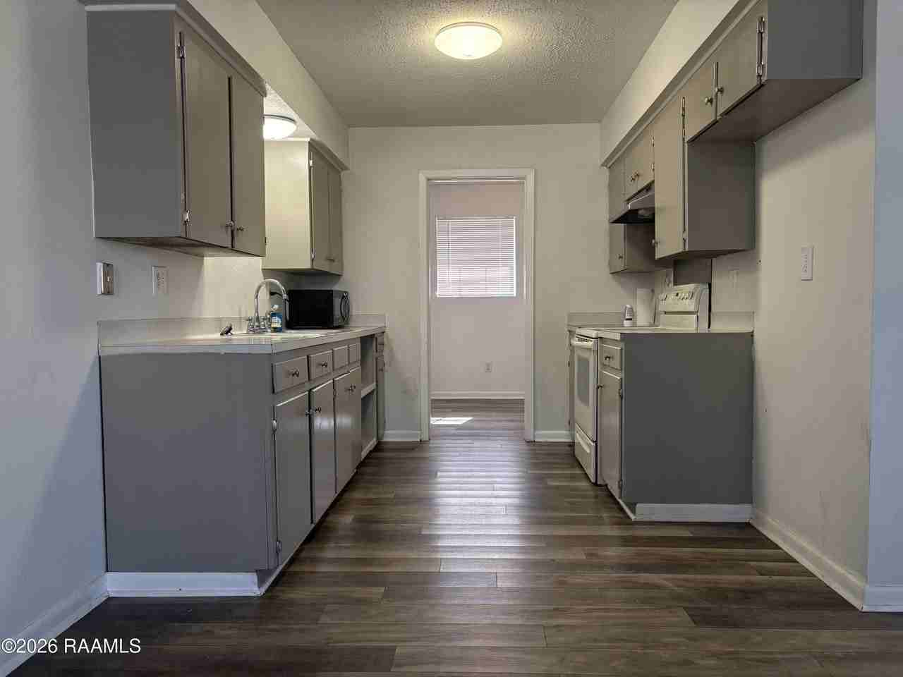 205 Brookwood Cir - Photo 6 of 15