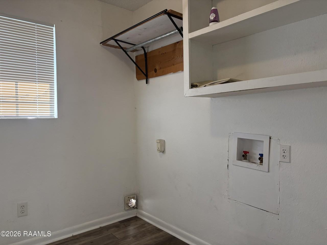 205 Brookwood Cir - Photo 7 of 15