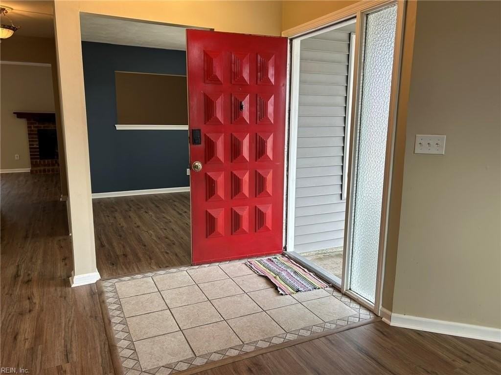 913 Lord Dunmore Dr - Photo 3 of 48