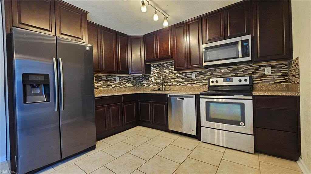 3840 Foxglove Ct - Photo 6 of 17