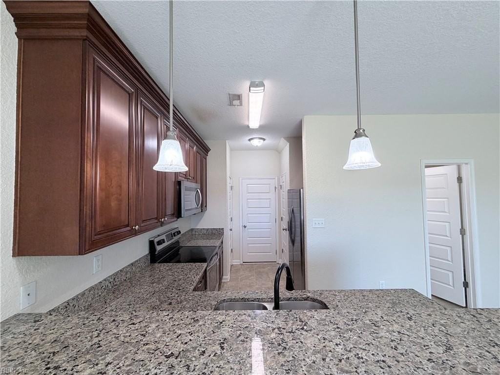 5153 Richard Rd - Photo 6 of 20