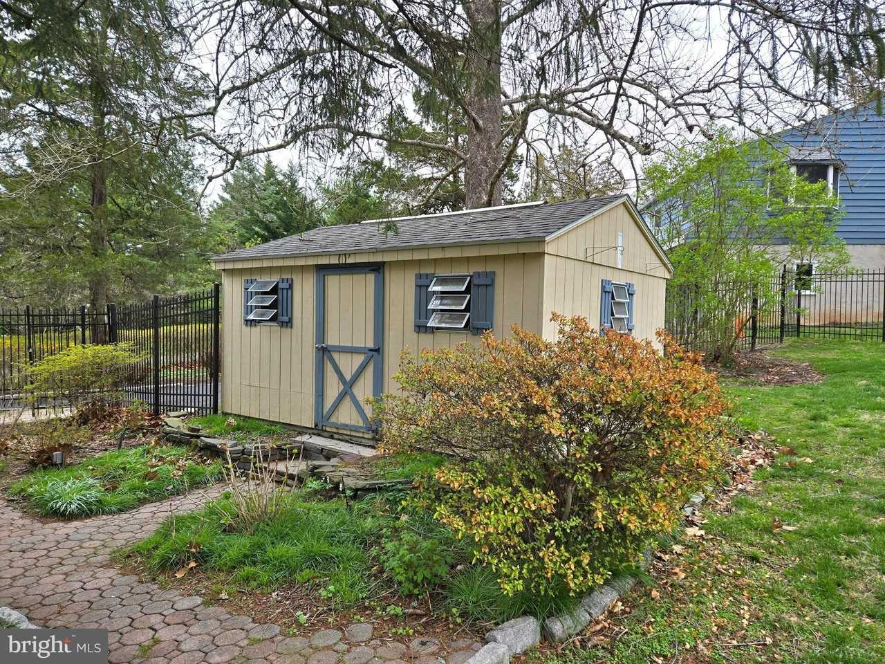 242 S Sugan Rd - Photo 3 of 22