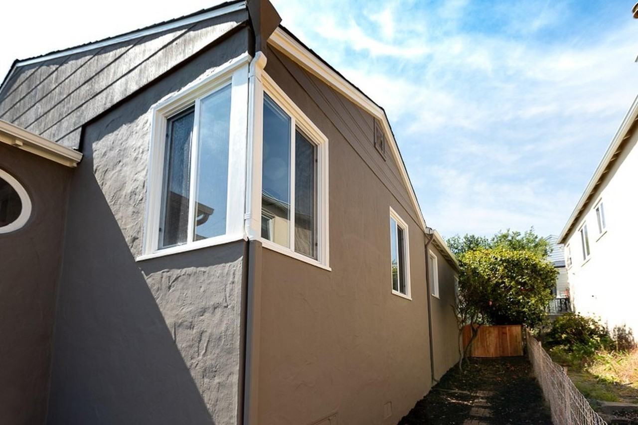 25 Stratford Rd - Photo 3 of 44