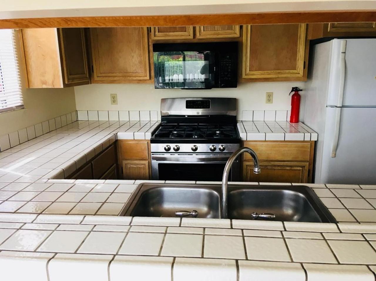 310 Commodore Dr - Photo 2 of 20