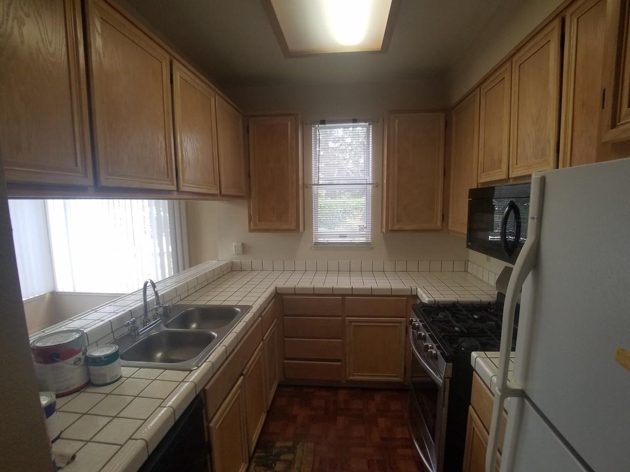 310 Commodore Dr - Photo 3 of 20