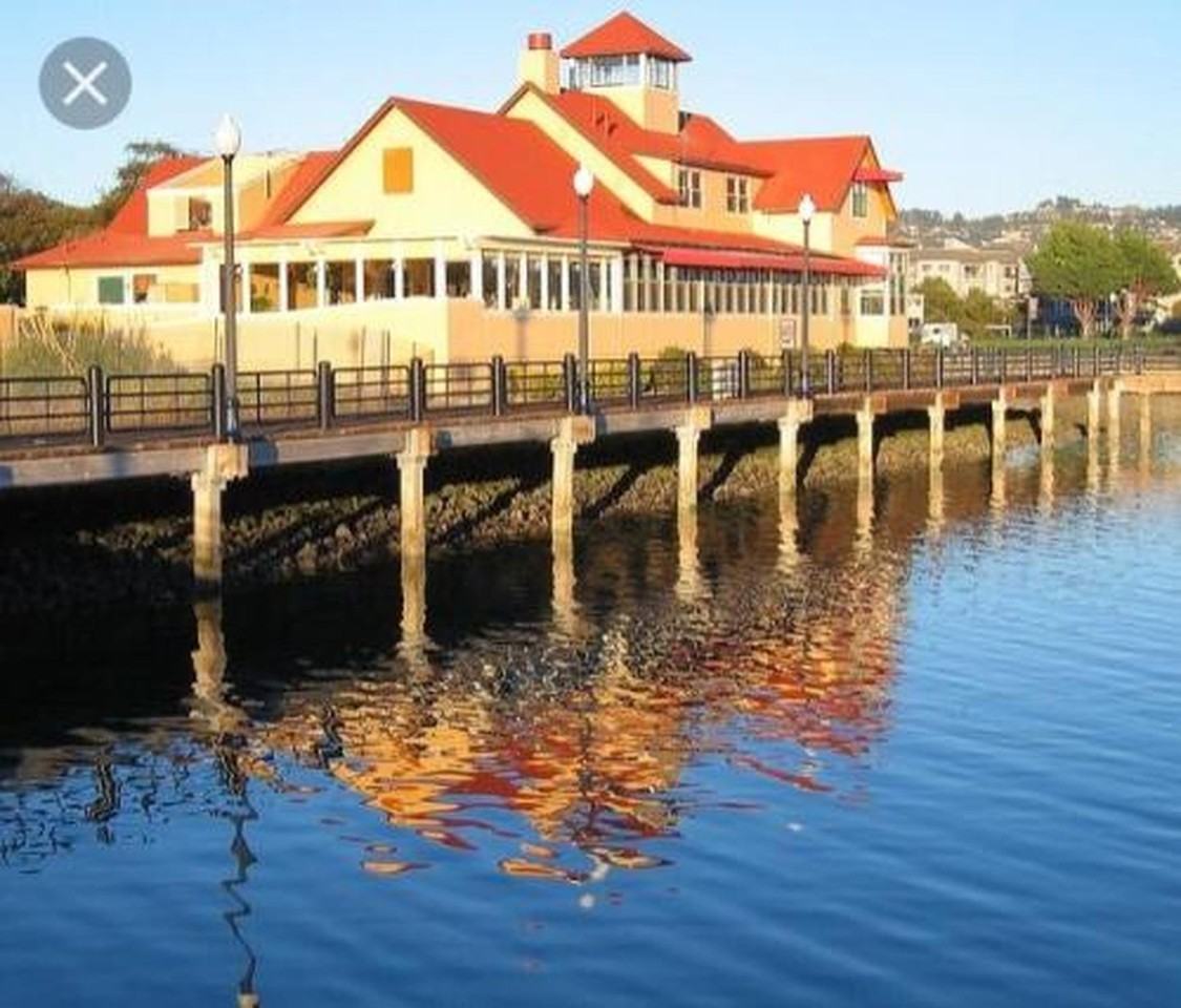 310 Commodore Dr - Photo 7 of 20