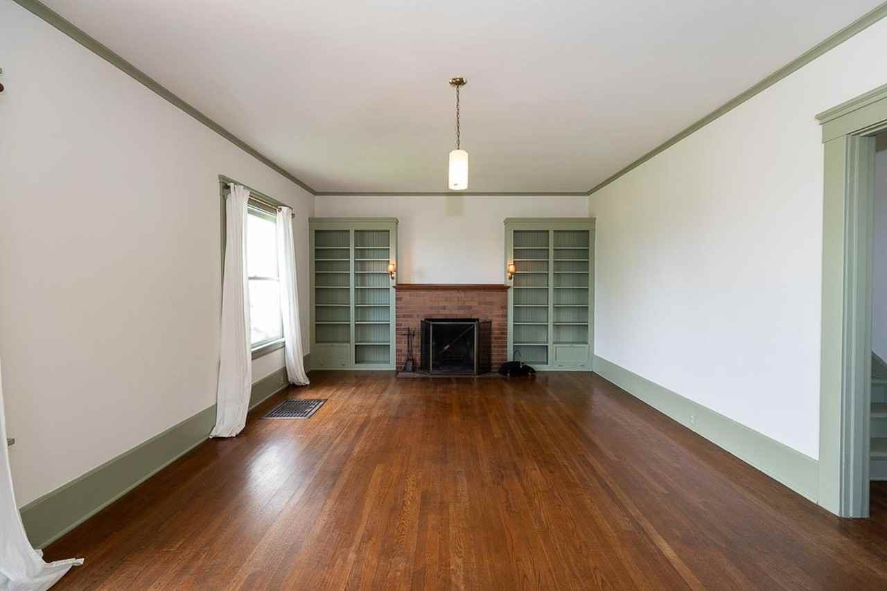 1062 Mariposa Ave - Photo 3 of 33